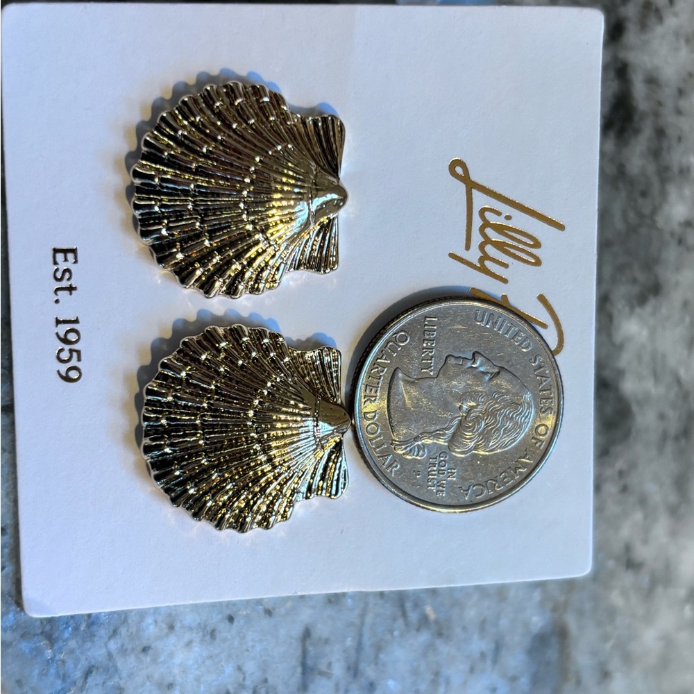 Lilly Pulitzer Shimmering Gold Shell Stud Earrings & Pink Drawstring Pouch NWOT - Picture 4 of 4